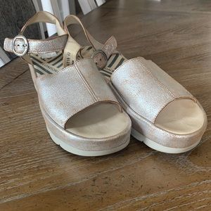 Like new Fly London Sandals